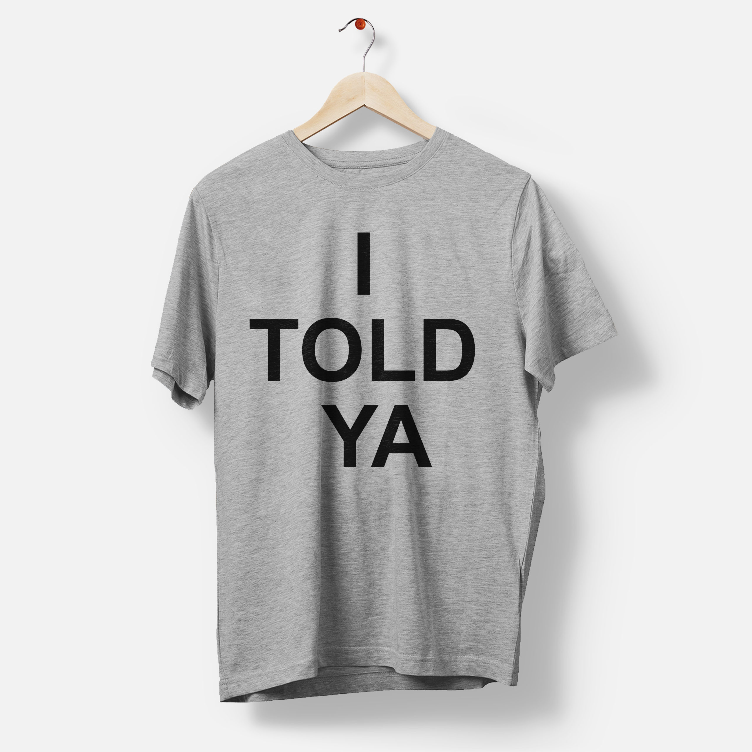 Camiseta blanca: "I TOLD YA".